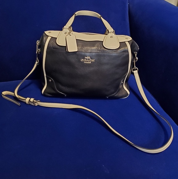 Coach Handbags - Coach Pebbled Leather